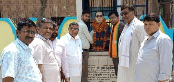 नगर के खुर्जा अड्डे पर बाबा साहेब डॉ. भीमराव अम्बेडकर जयन्ती के अवसर पर अंबेडकर पार्क पर यथार्थ दार्शनिक एवं चिंतक