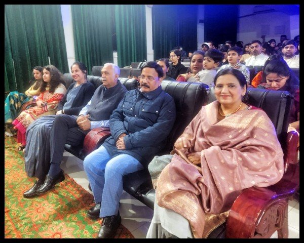 ईशा स्वयंसेवकों द्वारा 8 और 9 मार्च की मध्यरात्रि के दौरान कॉलेज ऑफ एजुकेशन, सेक्टर 20, चंडीगढ़ में