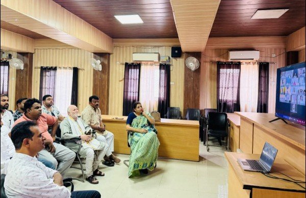 एक पौधा लगाइए, प्रकृति से प्रेम निभाइए”*