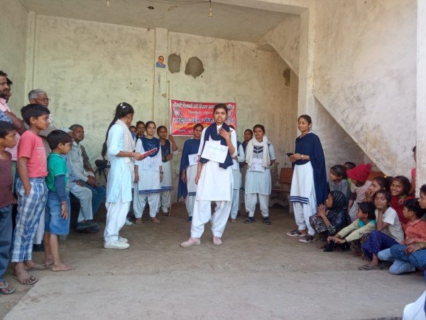 श्रीमती दिलावरी देवी किसान कन्या पीजी कॉलेज चिंगरावठी बुलंदशहर राष्ट्रीय सेवा योजना के तीसरे दिन का शुभारंभ