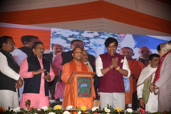 अप्रैल से कन्या सुमंगला योजना में मिलेंगे 25 हजार रुपये : सीएम योगी