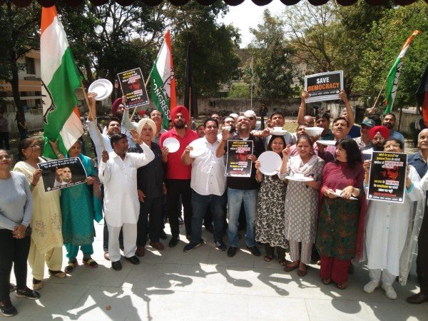 आयकर विभाग द्वारा नोटिस आने पर कांग्रेस पार्टी चंडीगढ़ ने विरोध दर्ज करवाया एवं भाजपा पर लगाया आरोप