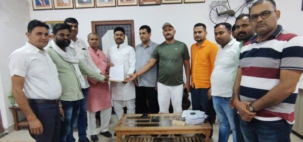 विधानसभा में उठाएगें विद्यालयों को मर्ज करने का मामलाःअतुल चौधरी