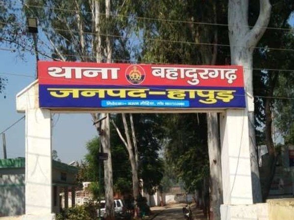 बहादुरगढ़ थाने में दलालों की भरमार।