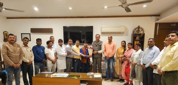 भाजपा अनुसूचित मोर्चा के जिला पदाधिकारीयों ने  संजय टंडन से मुलाकात कर लिया मार्गदर्शन