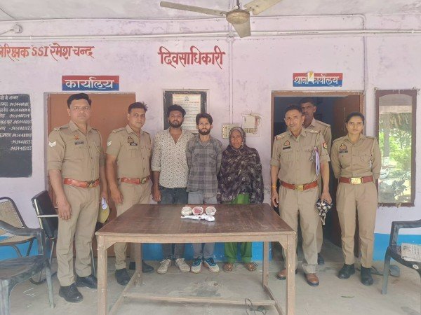 एक महिला सहित तीन शातिर चोर गिरफ्तार