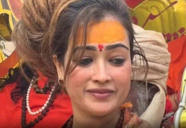 प्रयागराज में चल रहे महाकुंभ में हर्षा रिछारिया इन दिनों चर्चा का केंद्र बनी हुई