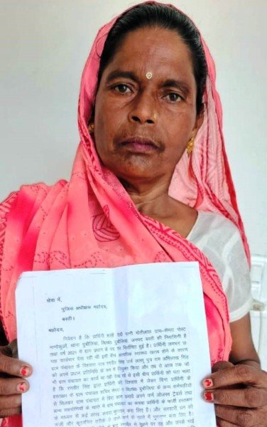 असली प्रधान ने नकली प्रधान पर लगाया गबन का आरोप