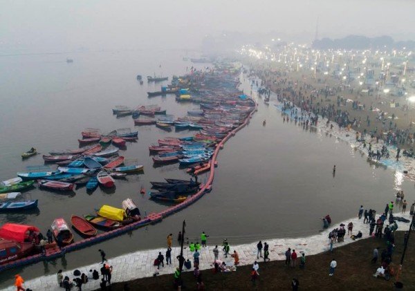 प्रयागराज के संगम तट पर लगने वाला विश्व का सबसे बड़ा धार्मिक आयोजन, महाकुंभ, आज से आरंभ हो रहा है।