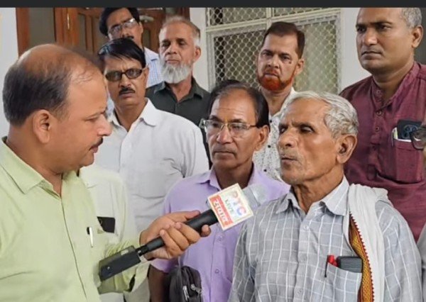 साइकिल से बीमा बेचने वाला रोड एजेंट बना टाइम सिटी का चेयरमैन!