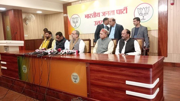 भाजपा प्रदेश अध्यक्ष भूपेंद्र चौधरी एवं राष्ट्रीय प्रवक्ता प्रेम शुक्ल उत्तर प्रदेश भाजपा कार्यालय पत्रकार वार्ता में।