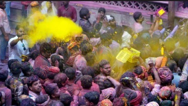 नन्दबाबा मन्दिर के सेवायत आचार्य के अनुसार ब्रज की होलियों के क्रम में 21 मार्च को गोकुल की छड़ीमार होली होगी