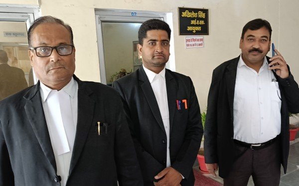 डीएम साहब आप के नाक के नीचे भ्रष्टाचार हो रहा