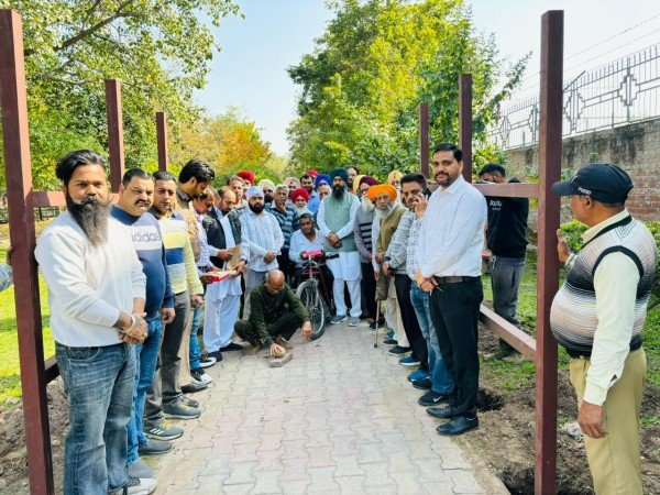 पार्षद बुटेरला द्वारा ग्रीन बेल्ट सेक्टर 41 में "परगोला" का उद्घाटन