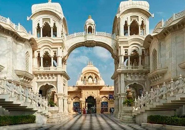 उत्तर प्रदेश के मथुरा जिले के वृंदावन स्थित इस्कॉन मंदिर में दान से जुड़ा एक चौंकाने वाला घोटाला सामने आया है।