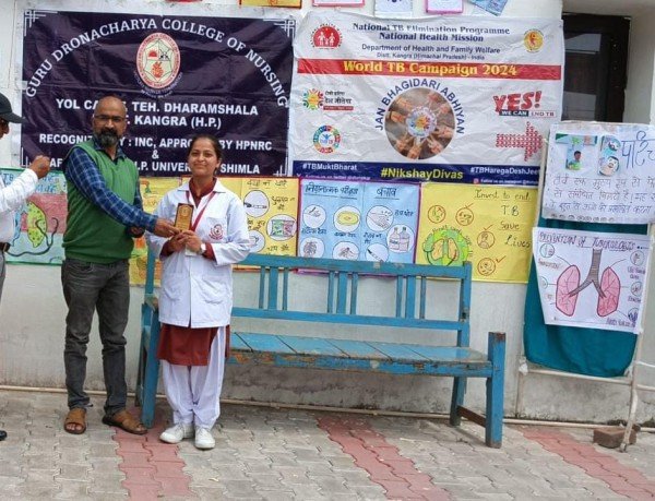 कुंजम भटनागर को प्रथम पुरस्कार से नवाजा गया टीवी रोग के  उपलक्ष में।