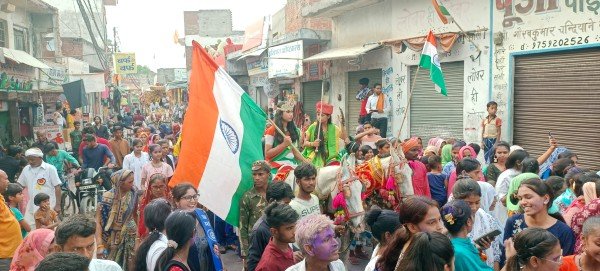 धूमधाम से निकली अंबेडकर शोभायात्रा