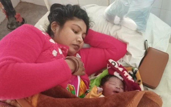 शुक्लागंज में कांस्टेबल भर्ती परीक्षा देने आई गर्भवती युवती को परीक्षा के दौरान हुआ प्रसव। जच्चा बच्चा दोनों स्वस्थ। शुक्लागंज के कंचन नगर में महर्षि दयानंद सरस्वती इंटर कॉलेज का मामला है।