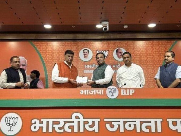 कानपुर से तीन बार विधायक रहे कांग्रेस के राष्ट्रीय सचिव अजय कपूर भाजपा में शामिल हो गए।