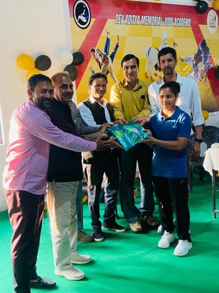 देव आदित्य मैमोरियल जूडो एकेडमी का गढ़ में हुआ उद्घाटन