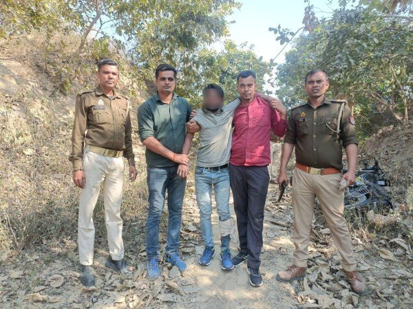 पुलिस ने चैकिंग के दौरान बाद पुलिस मुठभेड़ एक शातिर बदमाश को घायलावस्था में किया गिरफ्तार।