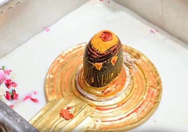 महाकुंभ को लेकर प्रयागराज से लेकर वाराणसी में तैयारियां जोरों पर