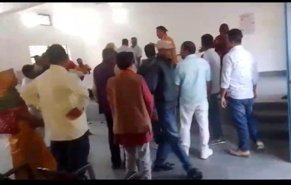 भाजपा सांसद संगमलाल गुप्ता का कार्यकर्ताओं ने किया विरोध