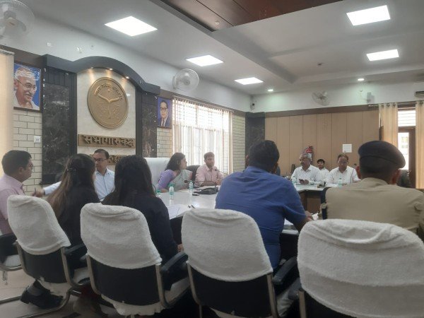 सभी अधिकारी अपने कर्तव्यों का ईमानदारी पूर्वक निर्वहन करें-जिलाधिकारी