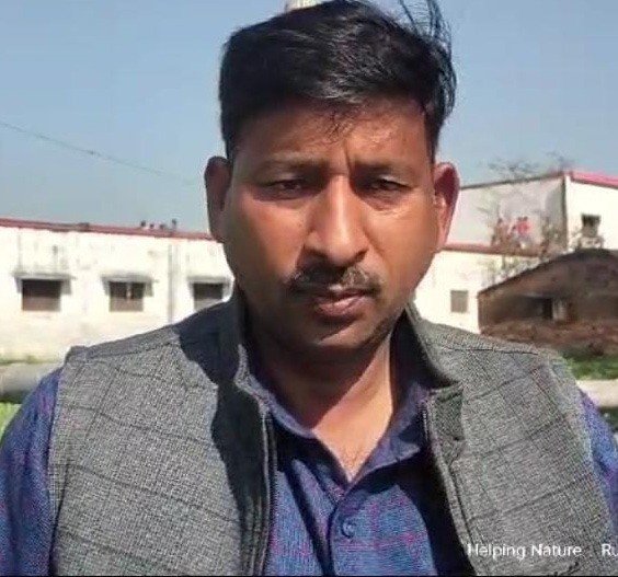 गांव की कीमती जमीनों पर दबंगों का है कब्जा