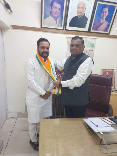 यूपी : अमरमणि त्रिपाठी के पुत्र और पूर्व विधायक ( नौतनवां, महाराजगंज ) अमनमणि त्रिपाठी ने दिल्ली में कांग्रेस की सदस्यता ली