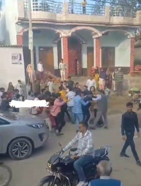 शादी समारोह में डीजे पर डांस करने को लेकर मारपीट