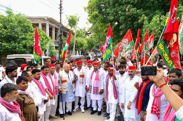 स्कूल बंद हुये तो शिक्षा से वंचित हो जायेंगे गरीबों के बच्चेःमहेन्द्रनाथ यादव