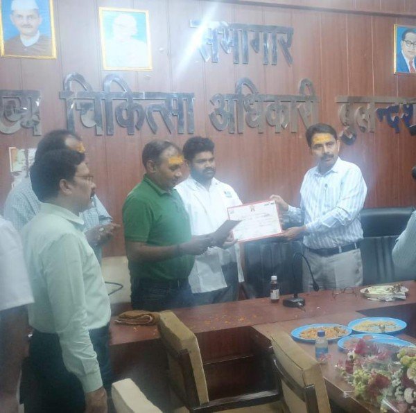 बुलंदशहर में एक दर्जन से अधिक ईएमटी सम्मानित