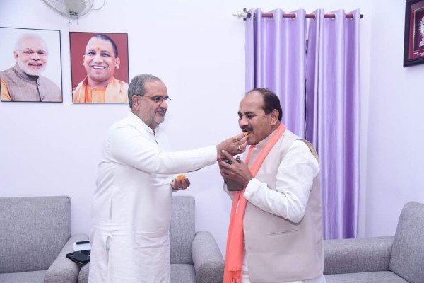 आज भाजपा प्रदेश अध्यक्ष के सरकारी आवास पर प्रदेश अध्यक्ष भूपेंद्र चौधरी से उत्तर प्रदेश सरकार में नवनियुक्त कैबिनेट मंत्री दारा सिंह चौहान ने मुलाकात किया....