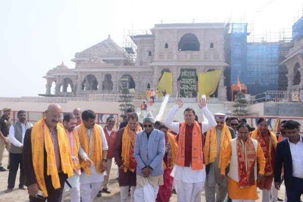 उत्तराखंड के मुख्यमंत्री के साथ सभी कैबिनेट मंत्रियों ने किया रामलला का दर्शन