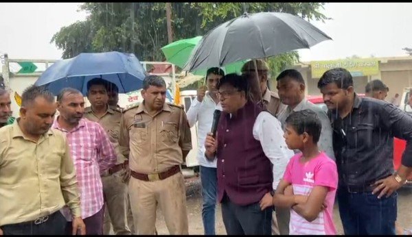 सड़क सुनी ,विपक्ष गूंगा बहरा, शासन प्रशासन निरंकुश