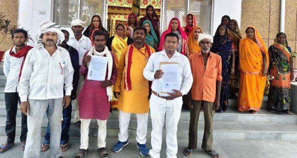 लेखपाल का फिक्सड रेटः छप्पर रखवाई दस हजार, घरौनी का पांच हजार!