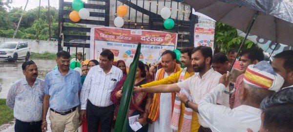 सीडीओ ने जागरूकता रैली को हरी झण्डी दिखाकर किया रवाना