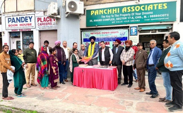 नेशनल ह्यूमन राइट्स सोशल जस्टिस काउंसिल ऑफ इंडिया चंडीगढ़ सदस्य श्री कमलजीत सिंह पंछी की अध्यक्षता में 8 मार्च आनंद कॉम्प्लेक्स सेक्टर-17 चंडीगढ़ स्थित कार्यालय में में एकत्रित हुए
