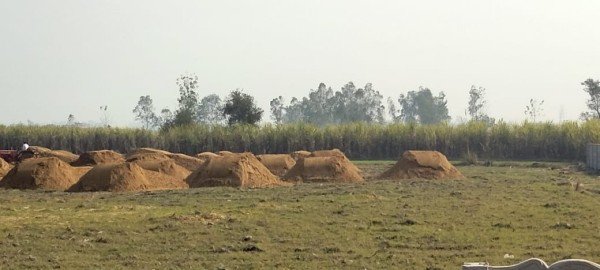_अवैध खनन कर रहे खनन माफियाओं पर अंकुश लगाने में हापुड़ प्रशासन नाकाम साबित हो रहा है।_
