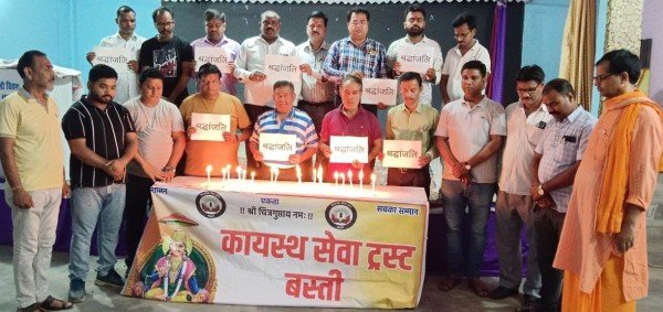 श्रीचित्रगुप्त मंदिर सभागार में कैंडल जलाकर मृतकों को दी गई श्रद्धांजलि