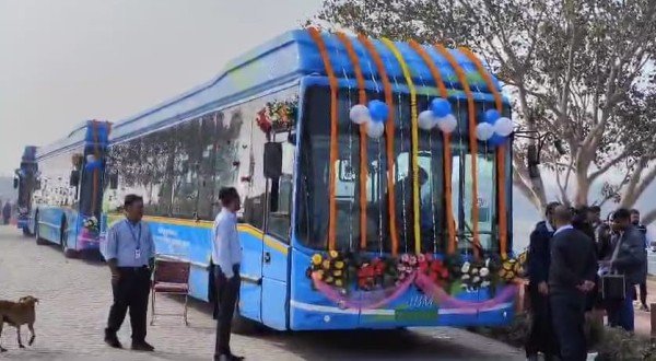 राजधानी दिल्ली में 350 ई-बसों की लॉन्चिंग