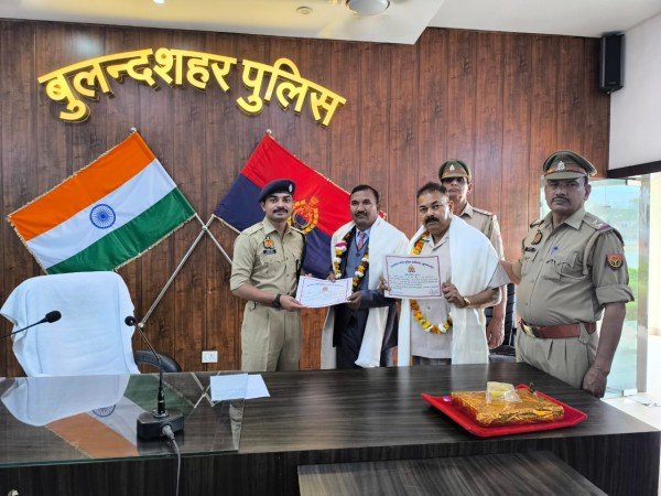 सेवानिवृत्त पुलिसकर्मियों के सम्मान में किया गया पुलिस लाइन में विदाई समारोह का आयोजन