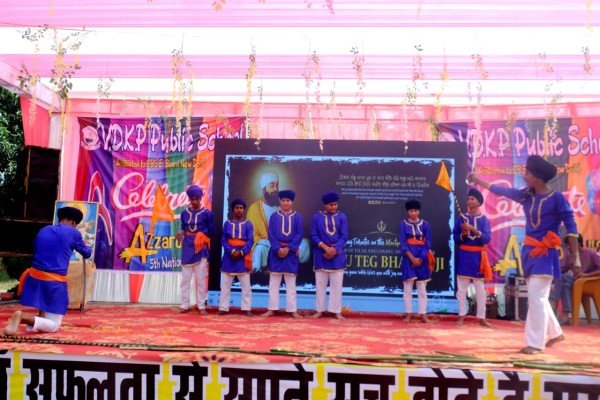 वी,डी,के,पी पब्लिक स्कूल में हर साल की तरह रंगारंग प्रोग्राम कराया गया!