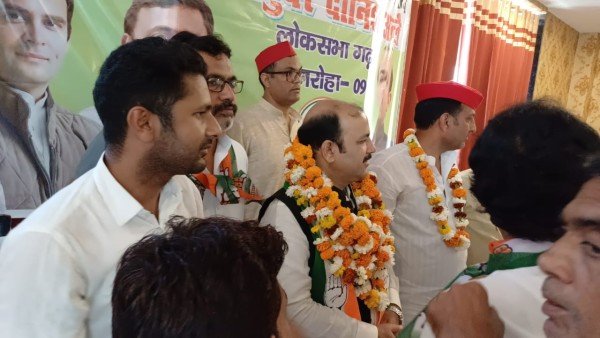 अमरोहा गठबंधन प्रत्याशी कुंवर दानिश ने किया परिचय सम्मेलन।