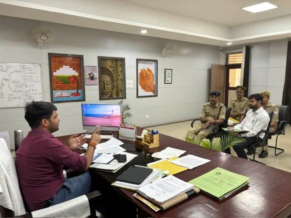 मतदान कार्मिक डाक मतपत्र के माध्यम से वोट करें-सीडीओ