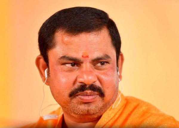 तेलंगाना के भाजपा विधायक टी राजा सिंह ने शुक्रवार को अयप्पा भक्तों से अपील की कि