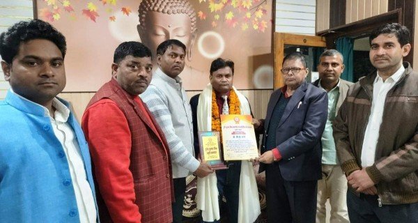 साहित्य भूषण से सम्मानित हुए डा. वीके वर्मा