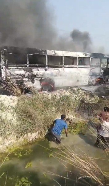 गाजीपुर में बस में आग लगने से बड़ा हादसा