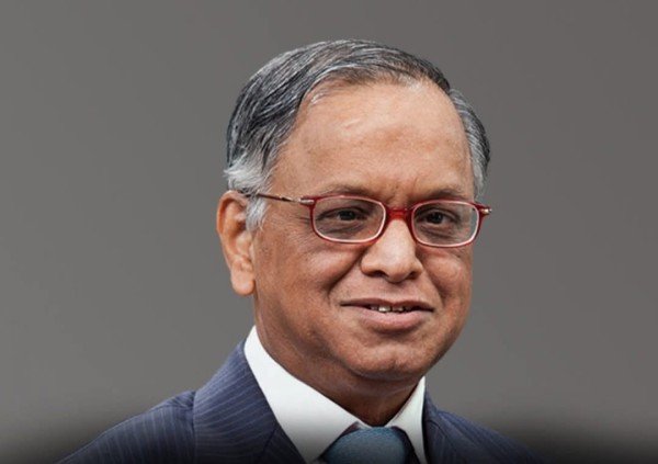 इंफोसिस के को-फाउंडर नारायण मूर्ति एक बार फिर सुर्खियों में हैं।